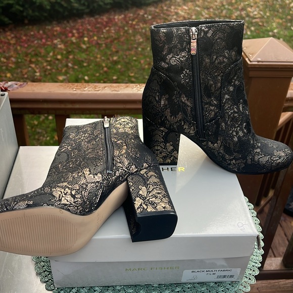NWT Marc Fisher Newbia Black Floral Brocade size 7.5 booties - Picture 6 of 11